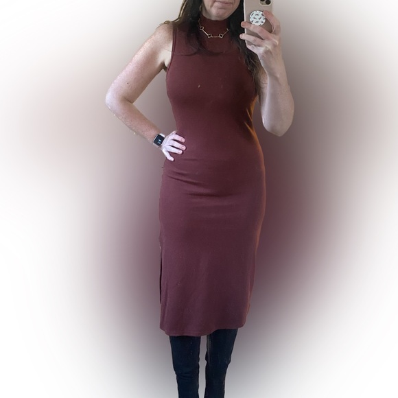 Vici Burgundy Sleeveless Midi Dress - Picture 5 of 5